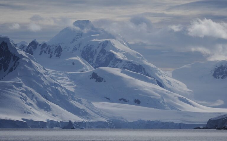 Derretimiento de 2 glaciares en la Antártida podrían sumergir a Venecia