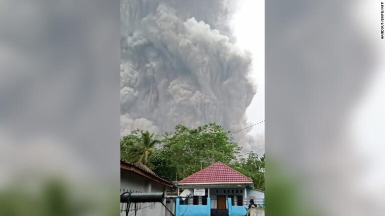 Erupción del volcán Monte Semeru deja un muerto y 41 heridos