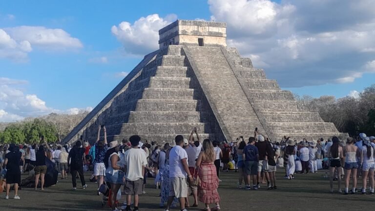 Cumple Kukulkán a la tierra del Mayab… y el mundo se detiene a mirar