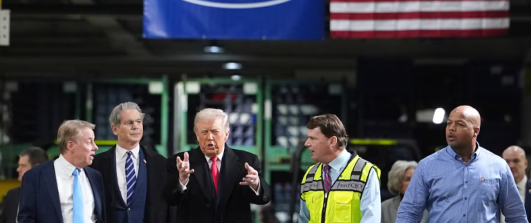 Trump califica el tratado comercial con México y Canadá como “irrelevante”