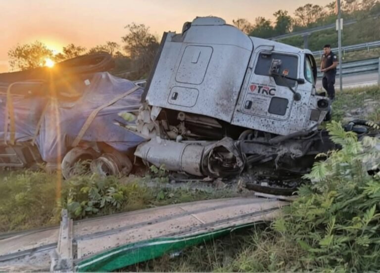 Tractocamión se sale de la carretera; deja dos personas heridas en la Campeche–Mérida