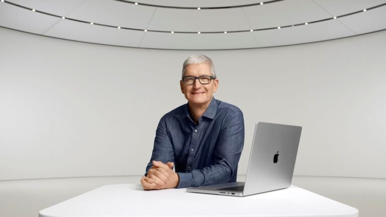Apple anuncia cambio histórico: Tim Cook será presidente ejecutivo y John Ternus asumirá como CEO