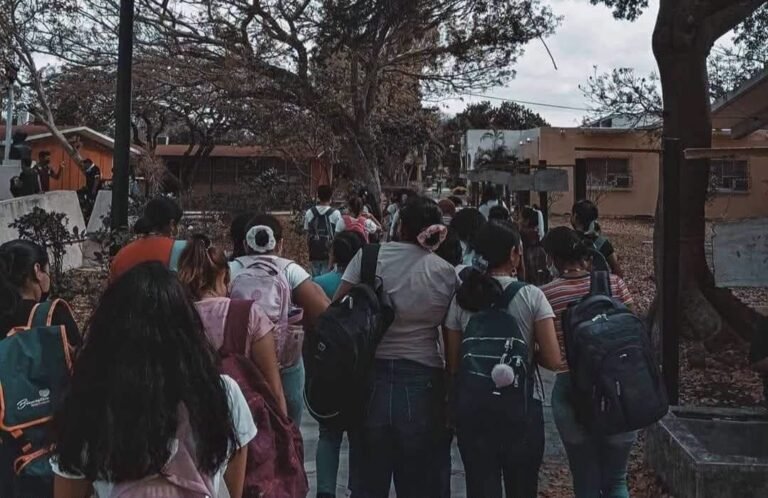 Denuncian presuntas novatadas extremas en Normal Rural de Hecelchakán; al menos 15 alumnos habrían desertado