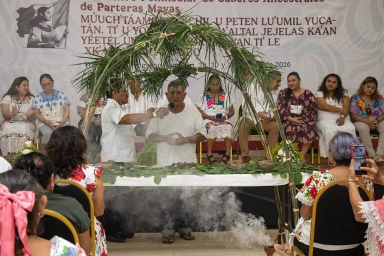 Impulsan la preservación de la partería maya con encuentro regional en Yucatán