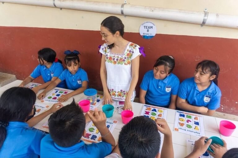 Familias yucatecas alistan compras escolares; regreso a clases dejará millonaria derrama comercial