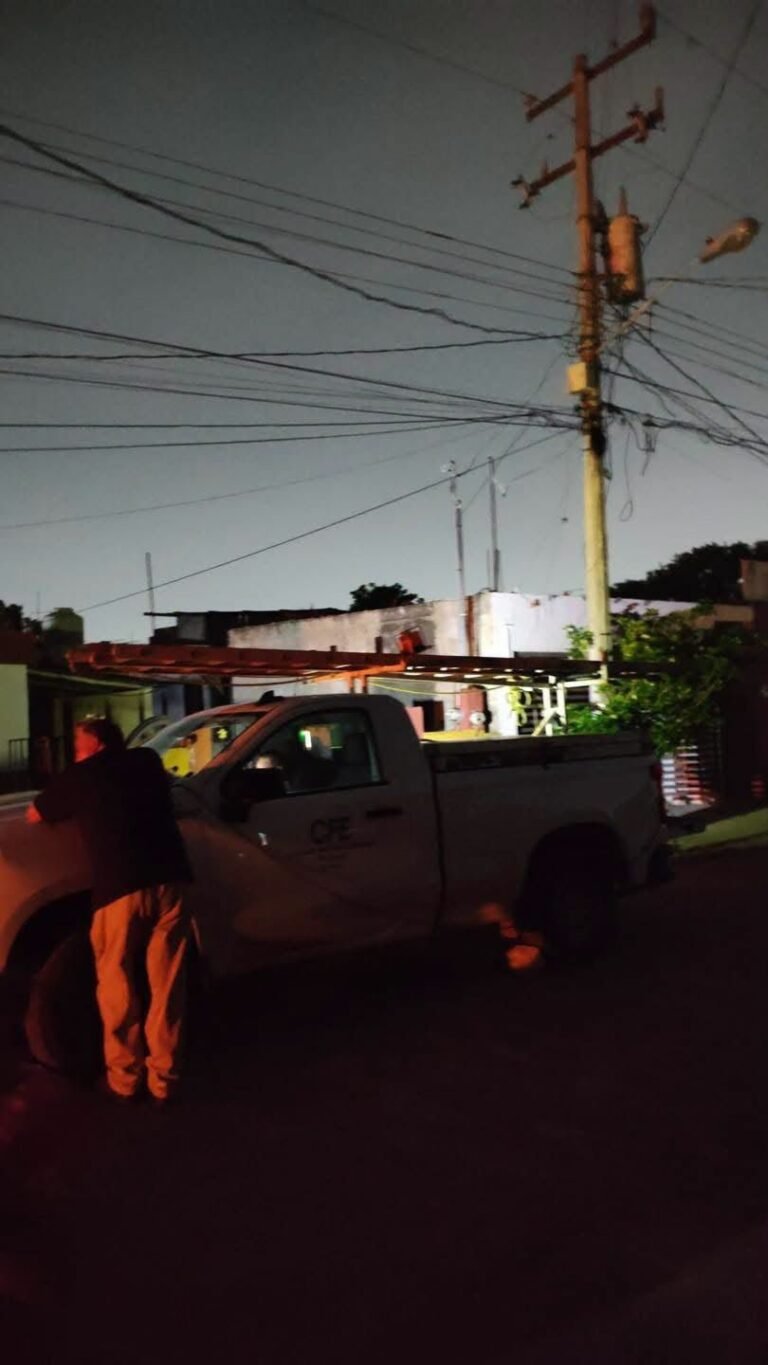 Vecinos de Plan de Ayala Sur bloquean avenida tras 10 años de fallas