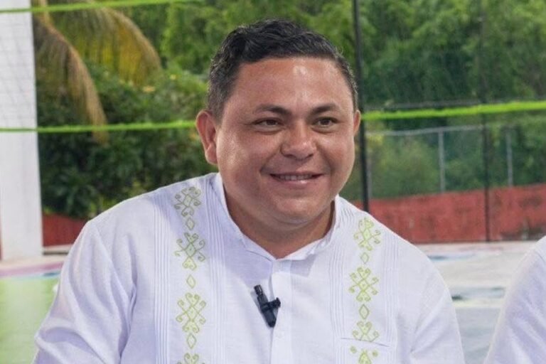 Denuncian que alcalde de Espita habría convertido campo de béisbol en espacio para su caballo