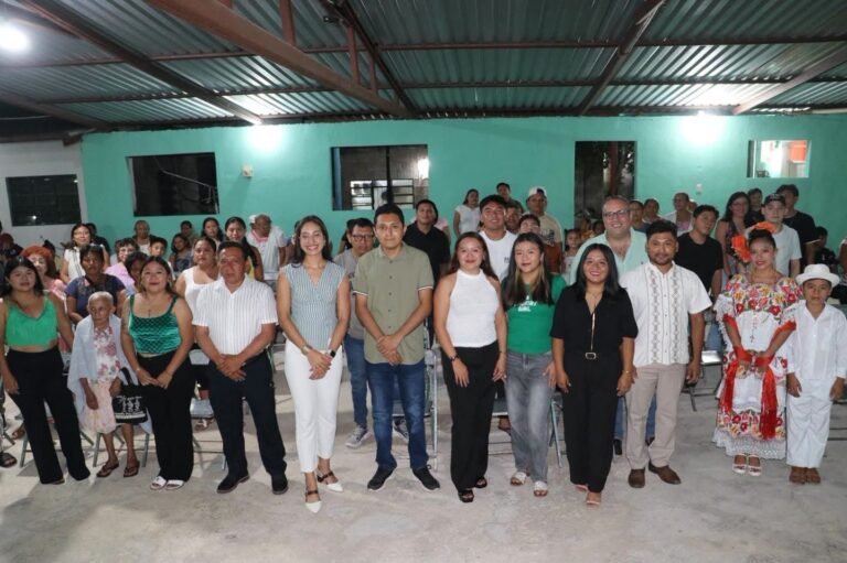 Ramírez Marín destaca unidad del Comité Verde de Xocchel y trabajo para acercar servicios de salud