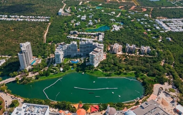 Cierre sanitario en Plaza La Isla tras detectar “ameba comecerebros” en su lago