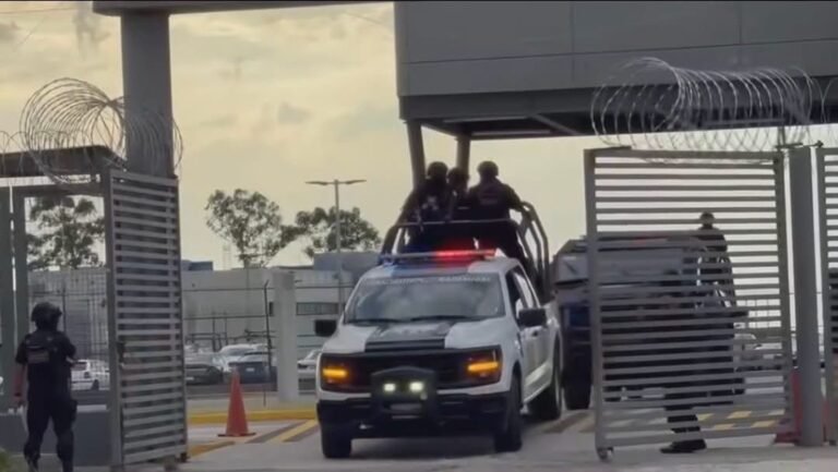 De traslado aéreo a recorrido terrestre: regresan a Ernesto Ruffo Appel por carretera hasta Ensenada