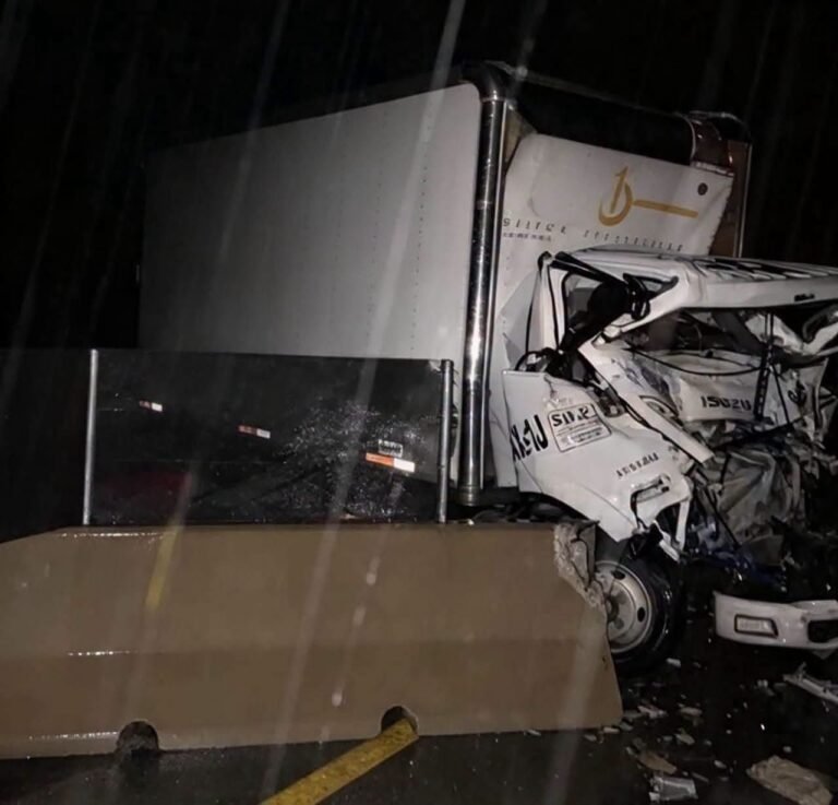 Fatal accidente en la Cancún-Mérida deja dos personas sin vida