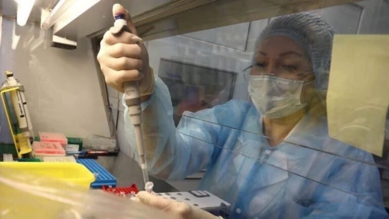 Investigan muerte de científica en Siberia tras presunta exposición a bacteria de la peste