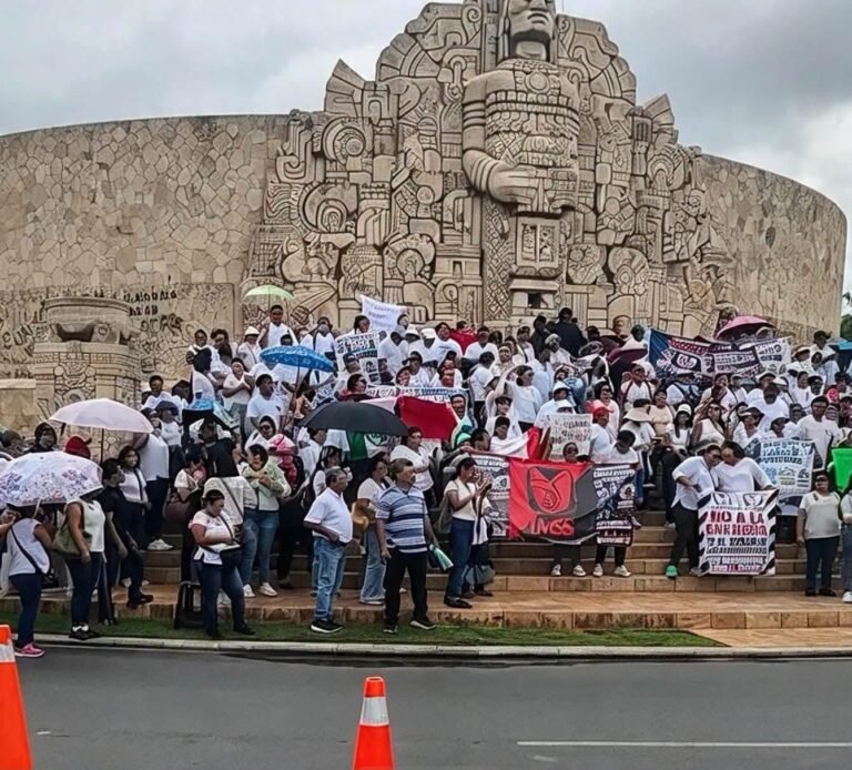 PERSONAL DEL IMSS TOMA PASEO MONTEJO PARA RECLAMAR SALARIOS DIGNOS Y MEJORES CONDICIONES DE TRABAJO